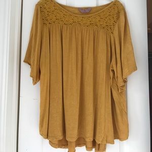 Casual flowy mustard top