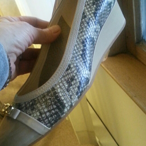 Shoes - Picture 4 of 7