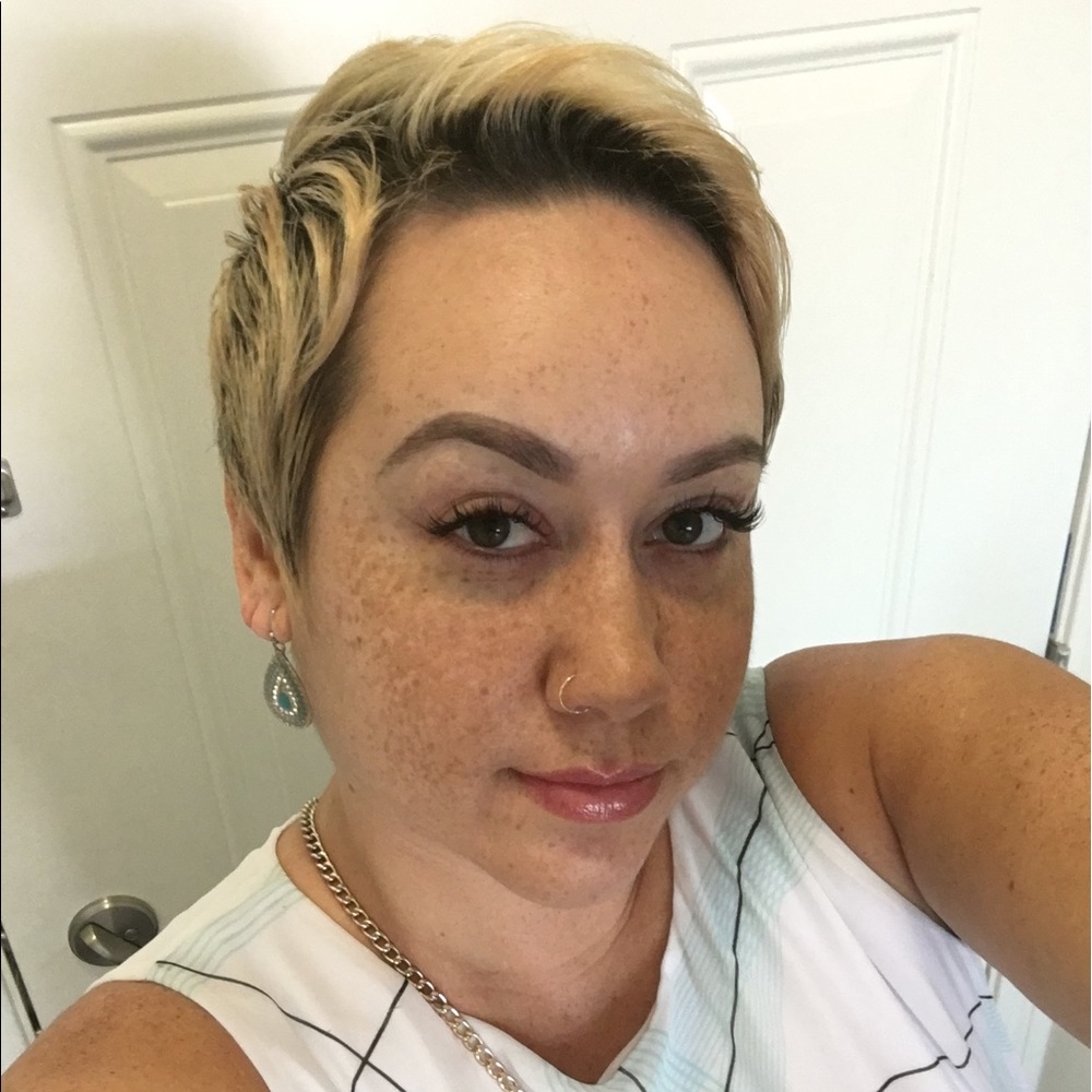 Meet your Posher, Nicole