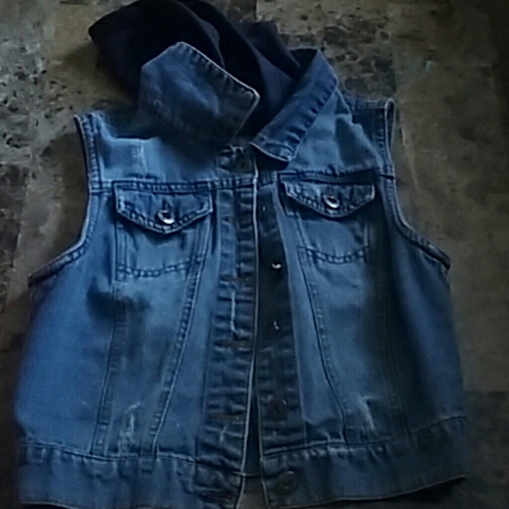 No-sleeve Distressed Jean Jacket With Hoodie