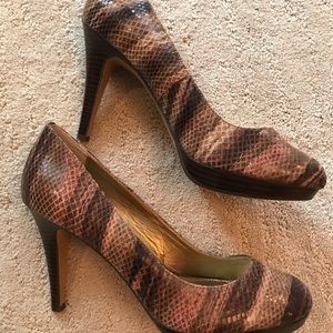 Joan and David platform pumps