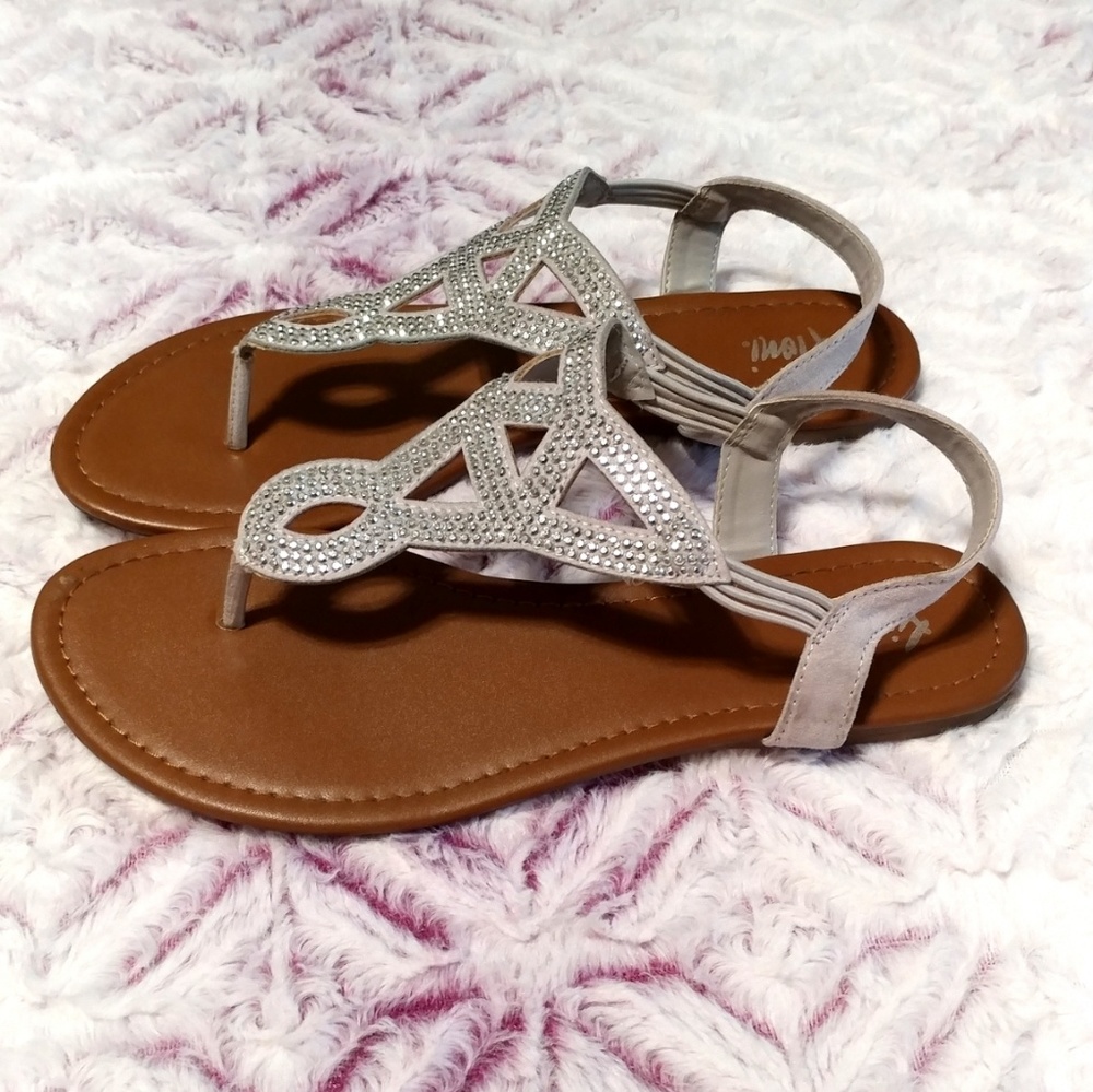💖 Flat Fancy Sandals