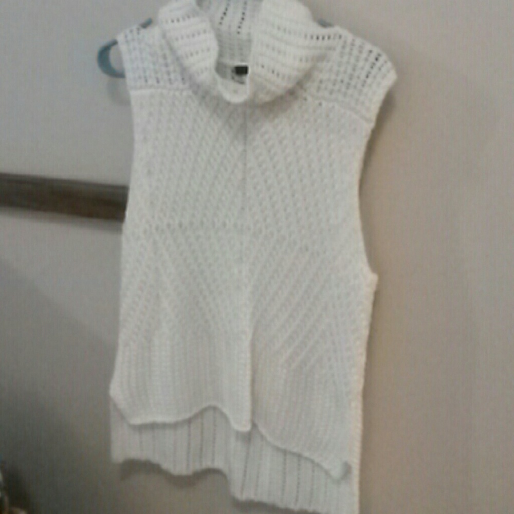 Cowl neck sleeveless knitted sweater