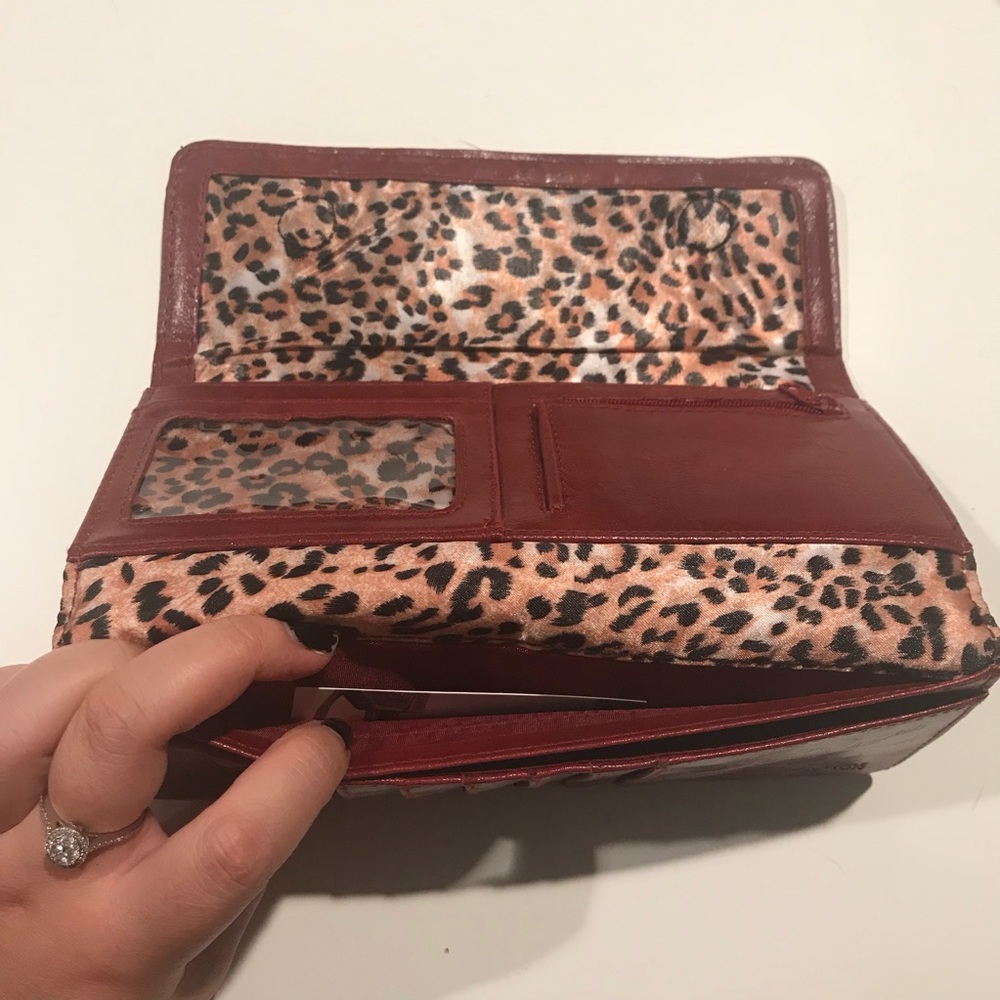 Kenneth Cole Reaction Red Wallet - Picture 5 of 5