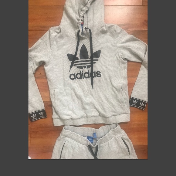 Adidas sweatsuit - Picture 2 of 4