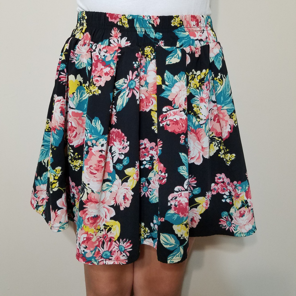 Small Floral Ambiance Skirt Super Cute!