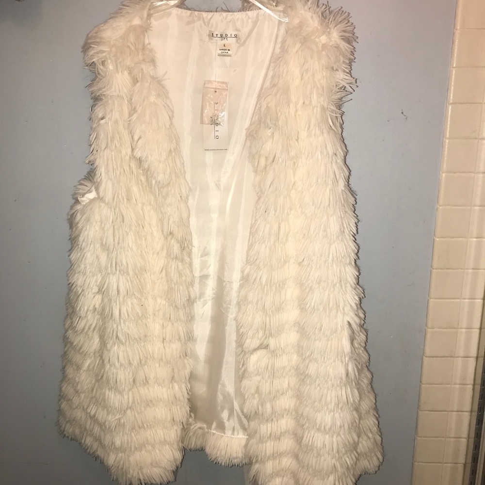 Creme furry vest!