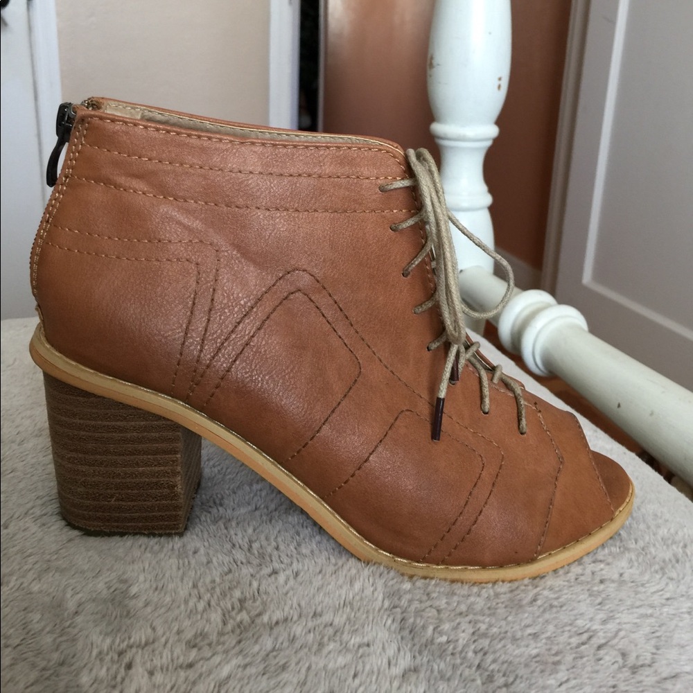 Tan lace/zip boots