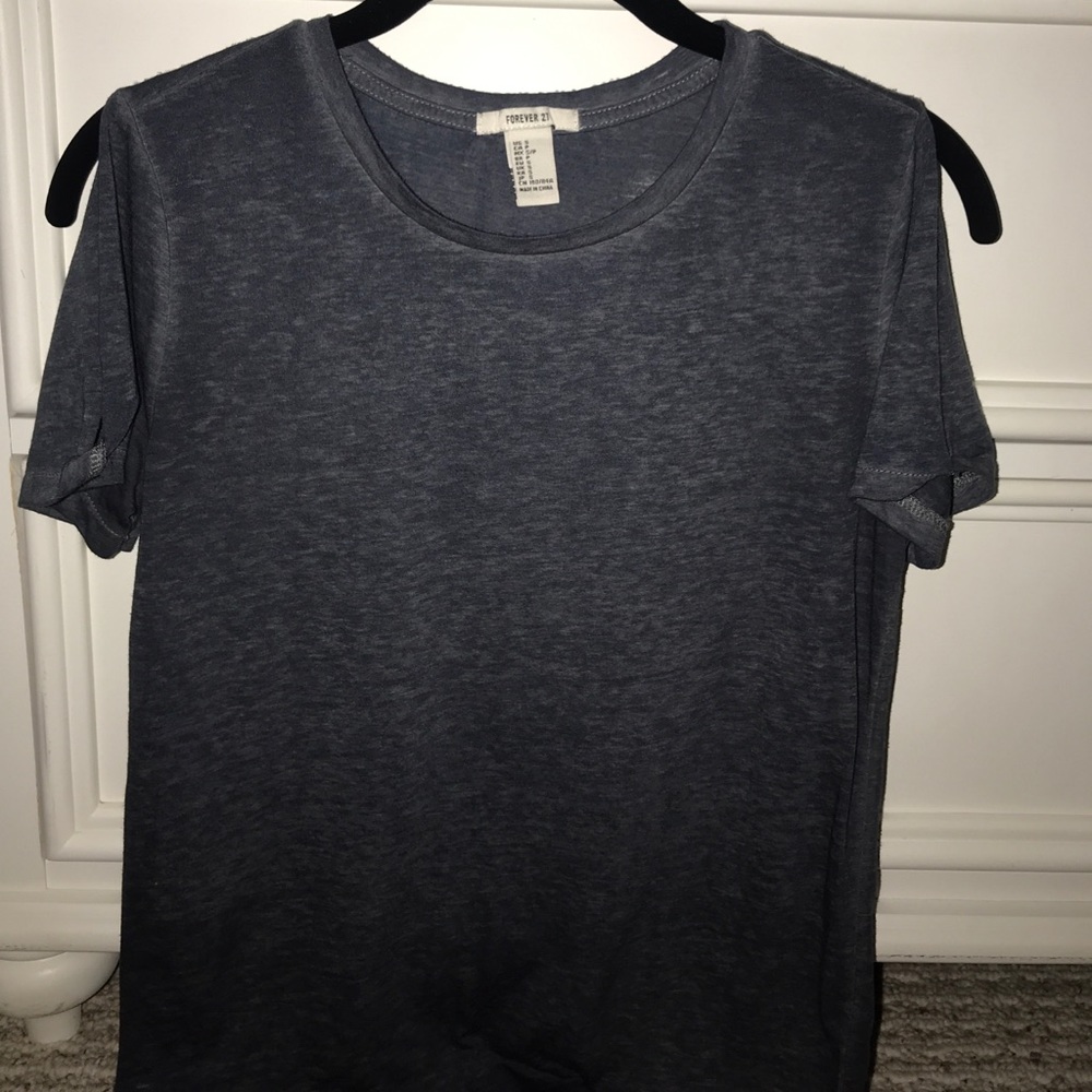 shoulder slit tee