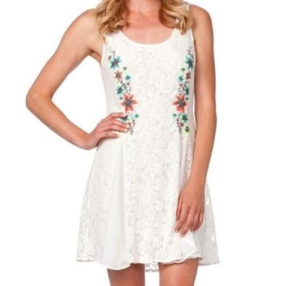 [MissMe]🌸Lace Embroidered Dress