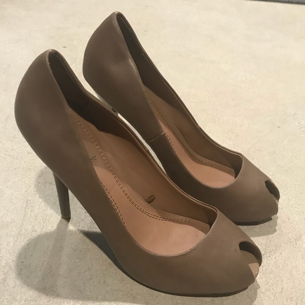 NWOT Zara Taupe Heels