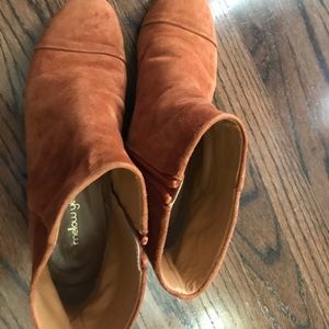 Mellow yellow booties