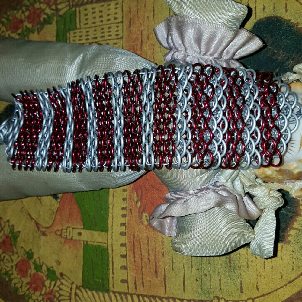 Candy cane chainmail bracelet