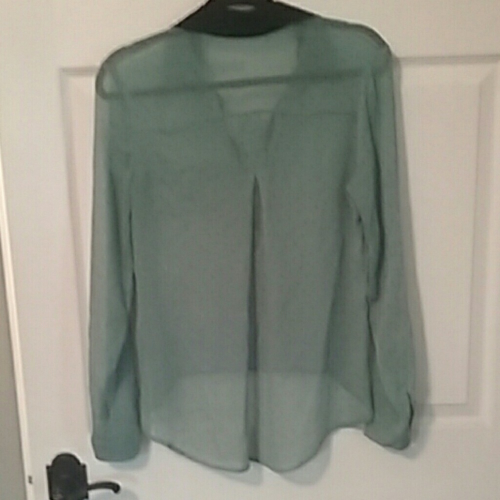Buckle green hi low shirt - Picture 2 of 3
