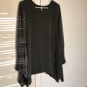 Hunter green sweater tunic- (women’s large)