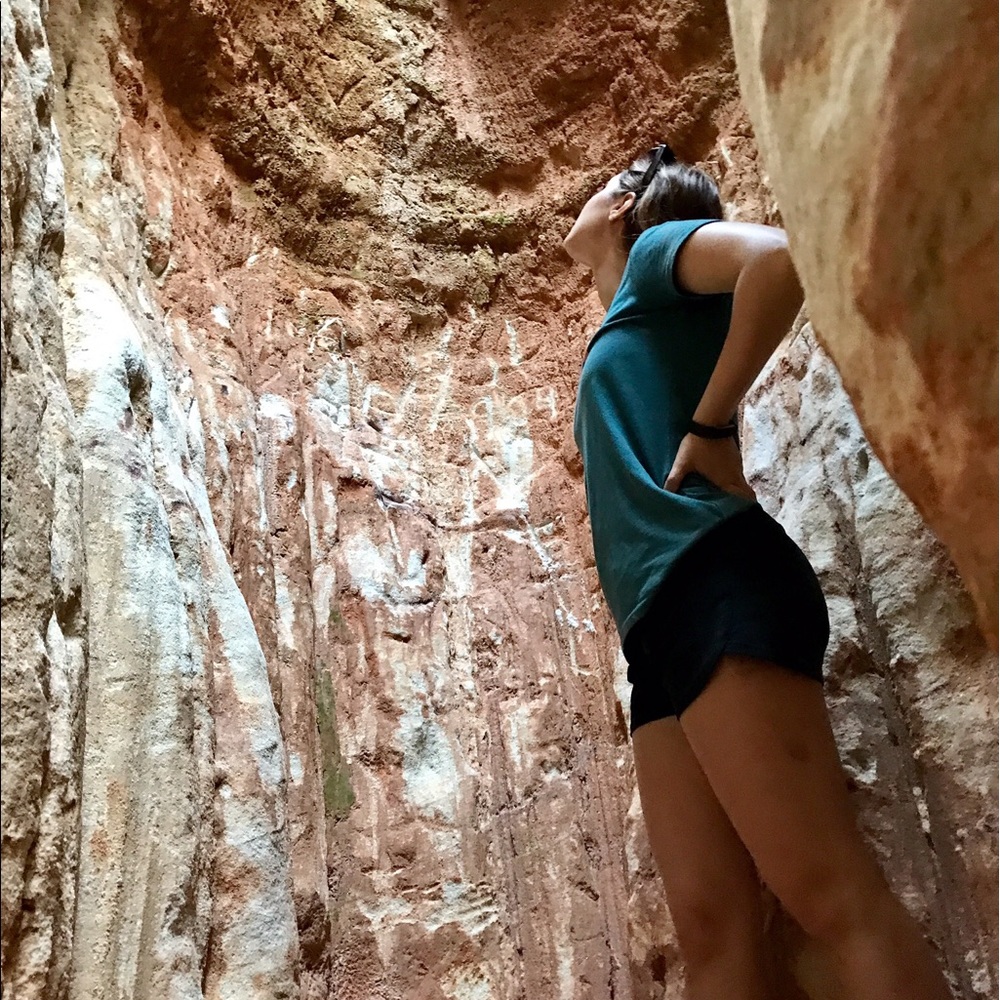 Meet your Posher, Moni