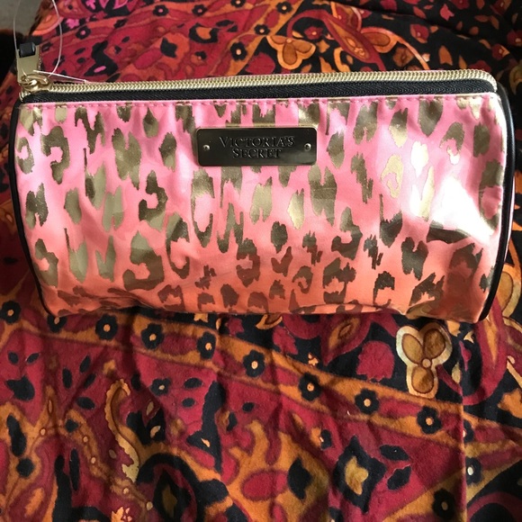 Victoria S Secret Bags Large Leopard Print Cosmetic Bag Poshmark Large Leopard Print Cosmetic Bag