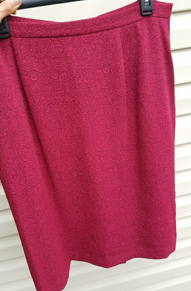 Wine/burgundy Color pencils skirt -dressbarn