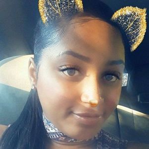 Meet your Posher, Simone