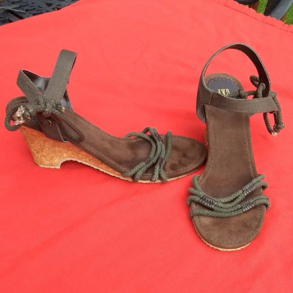 GAP Strappy wedge sandals Brown Sz 9