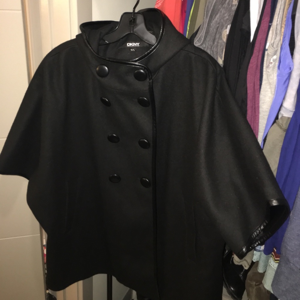 NWOT M/L Black DKNY warm wool short cape with hood