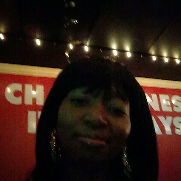 Meet your Posher, Aleta - Picture 2 of 2