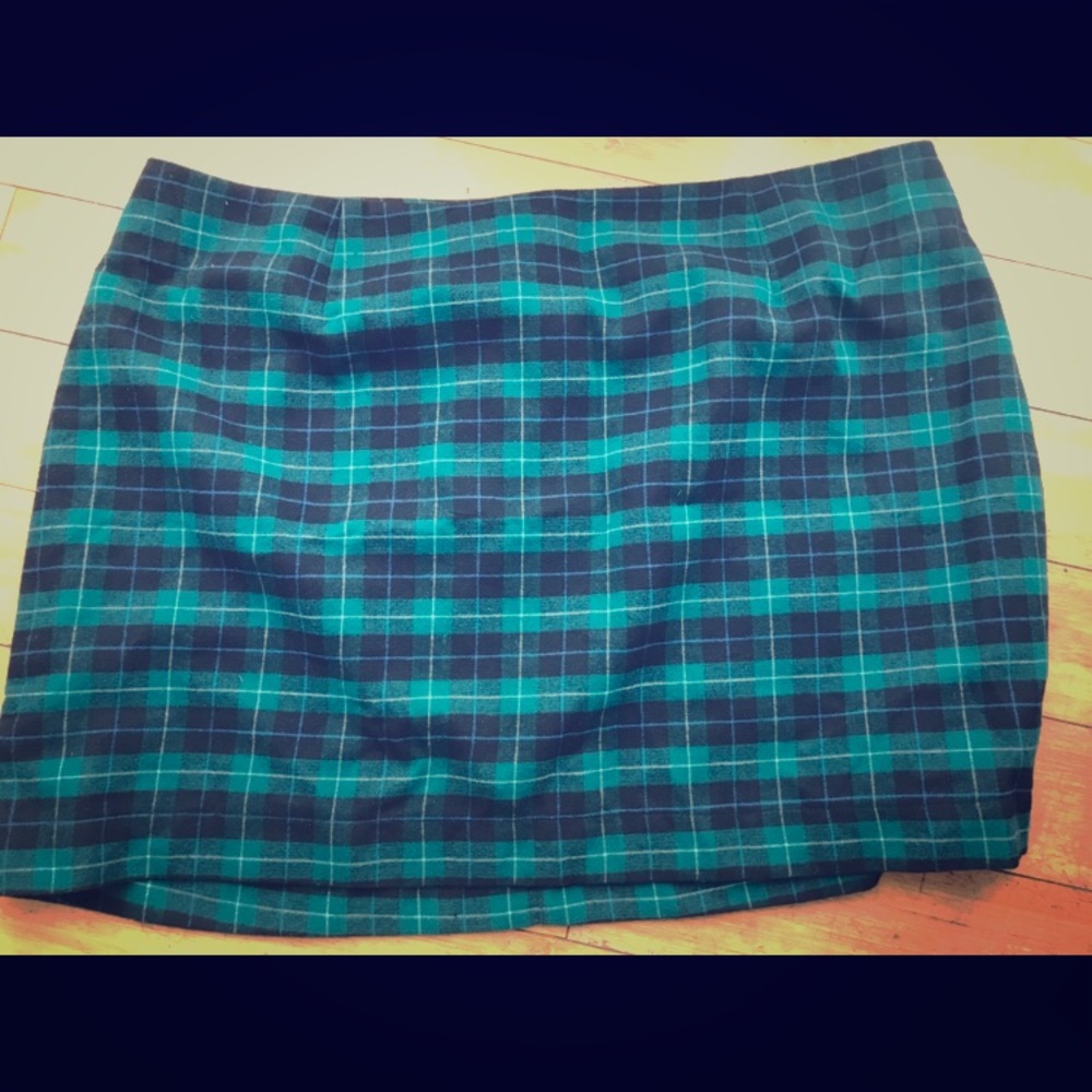 Green and black plaid mini skirt