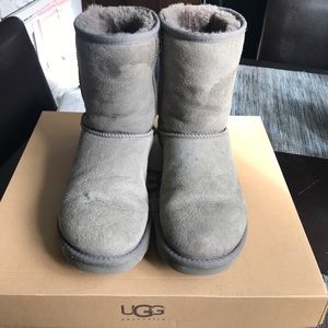 UGG Classic Short / Grey
