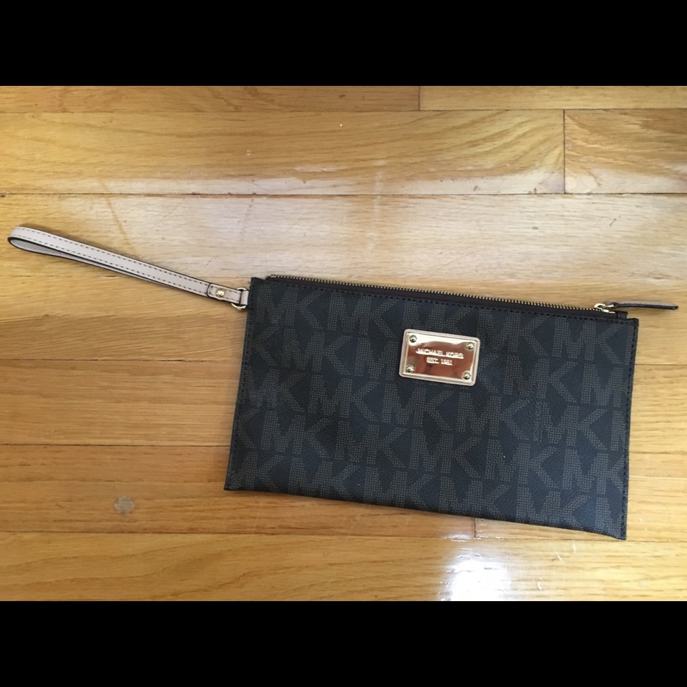 Michael Kors wristlet