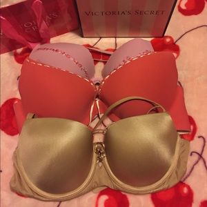 3 Victoria’s Secret bras