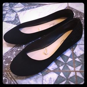 Madeline Stuart flats