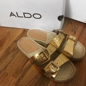 Aldo Dolci open toe leather gold sandal