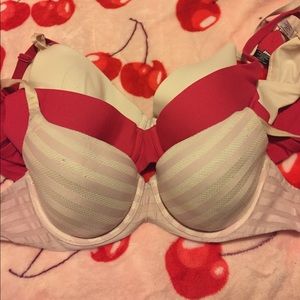 3 Victoria’s Secret bras