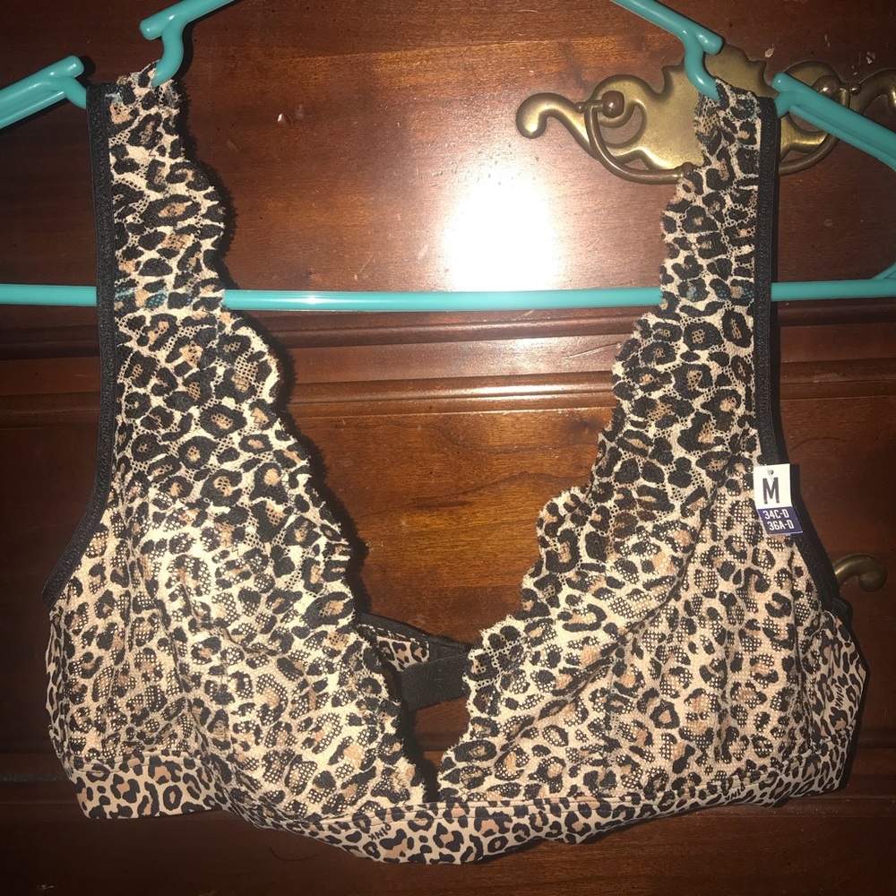 BNWT VS PINK Leopard Lace Plunge Bralette. Size M.