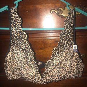 BNWT VS PINK Leopard Lace Plunge Bralette. Size M.