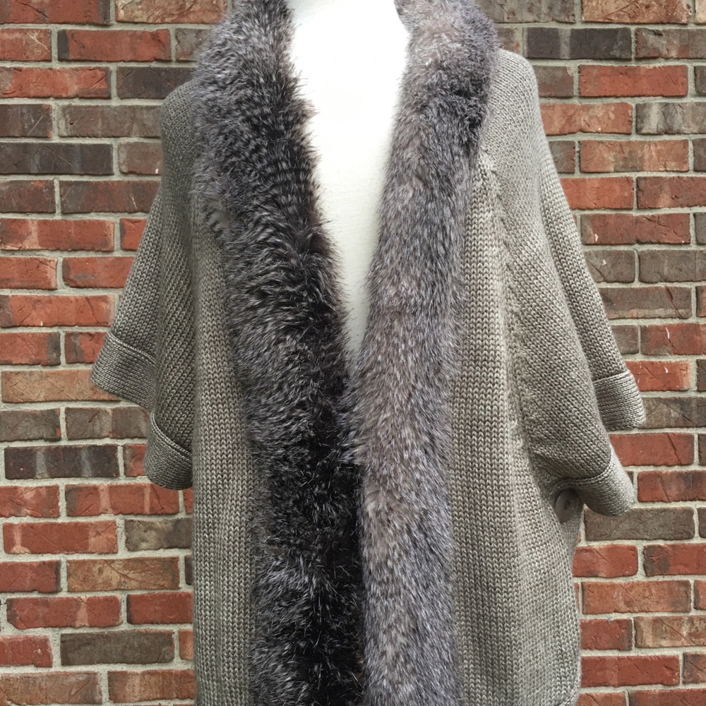 Alberto Makali faux fur acrylic/wool vest shaw - Picture 1 of 8