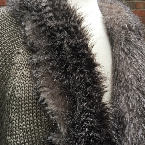 Alberto Makali faux fur acrylic/wool vest shaw - Picture 5 of 8