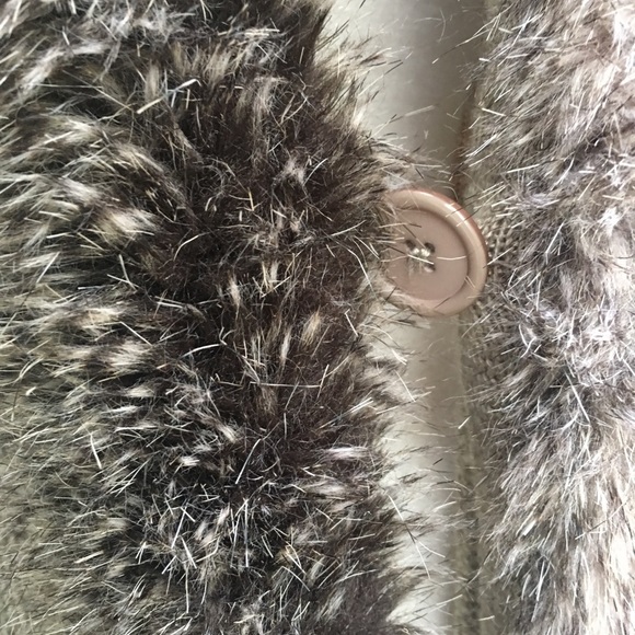 Alberto Makali faux fur acrylic/wool vest shaw - Picture 6 of 8