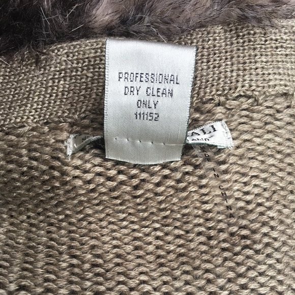 Alberto Makali faux fur acrylic/wool vest shaw - Picture 8 of 8