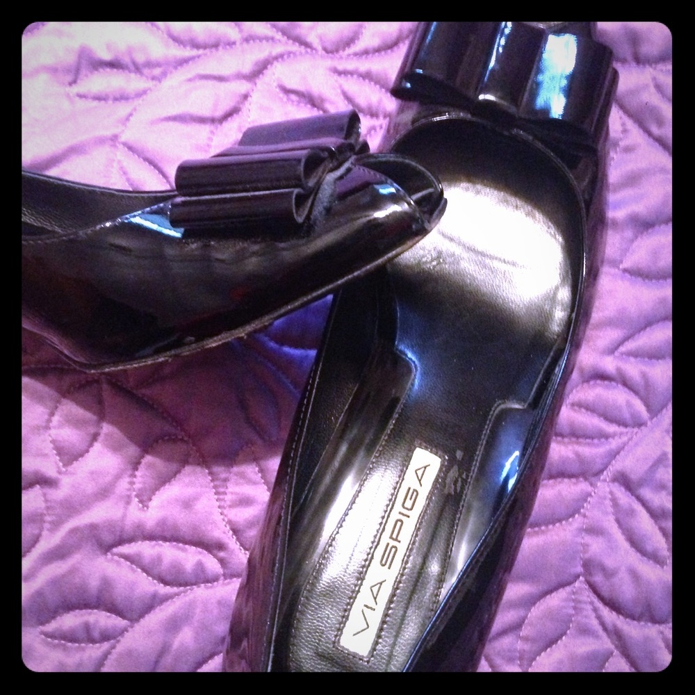 Kitten heel shoes