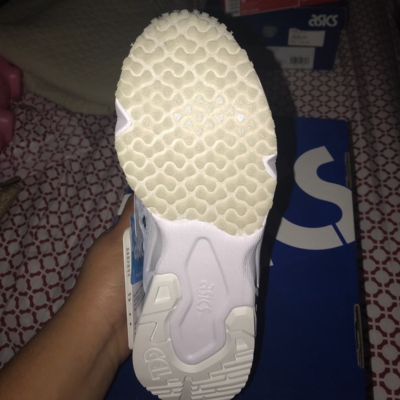 ASICS - Picture 4 of 4