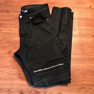 Black ribbed coated denim!