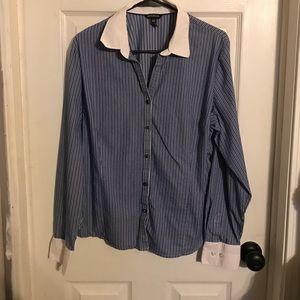MOVING SALE 🎉 Button Up blue blouse