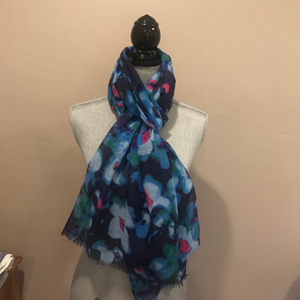 Flower print scarf 🌷