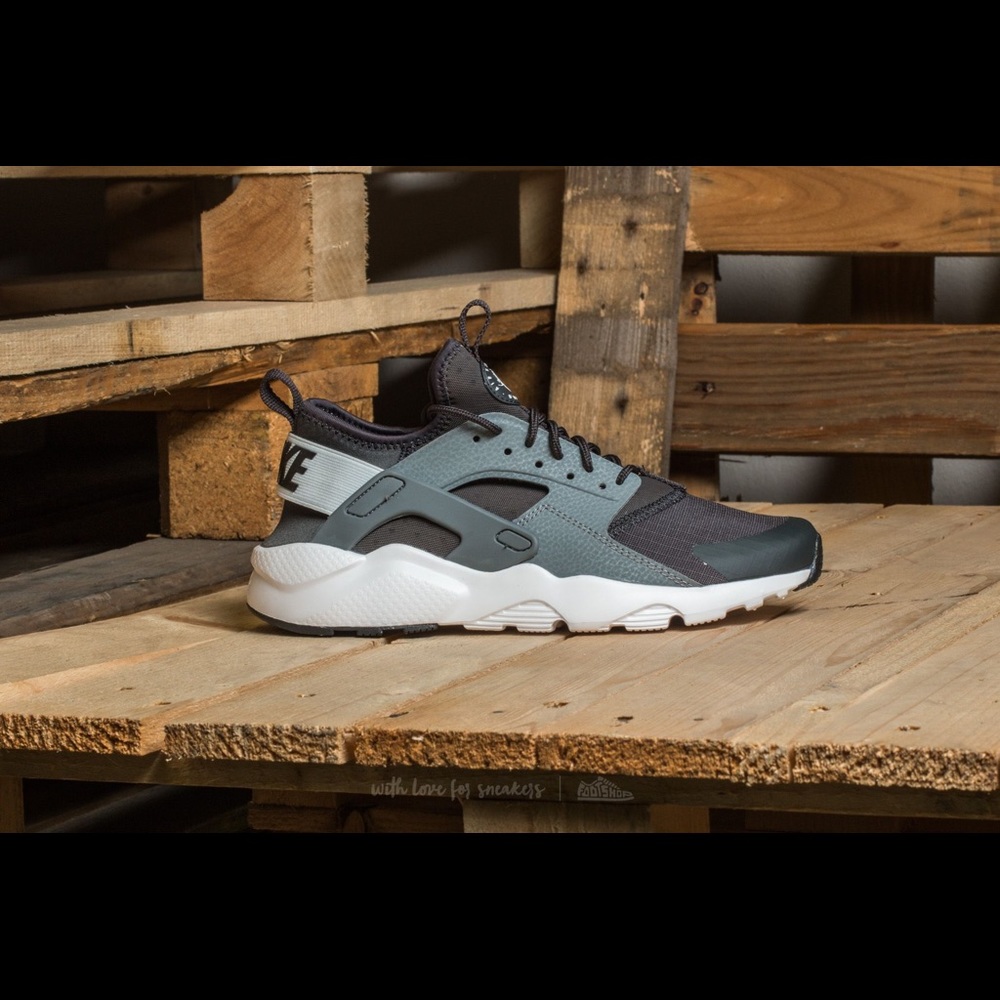 Nike Air Huarache Run Ultra GS Sneakers