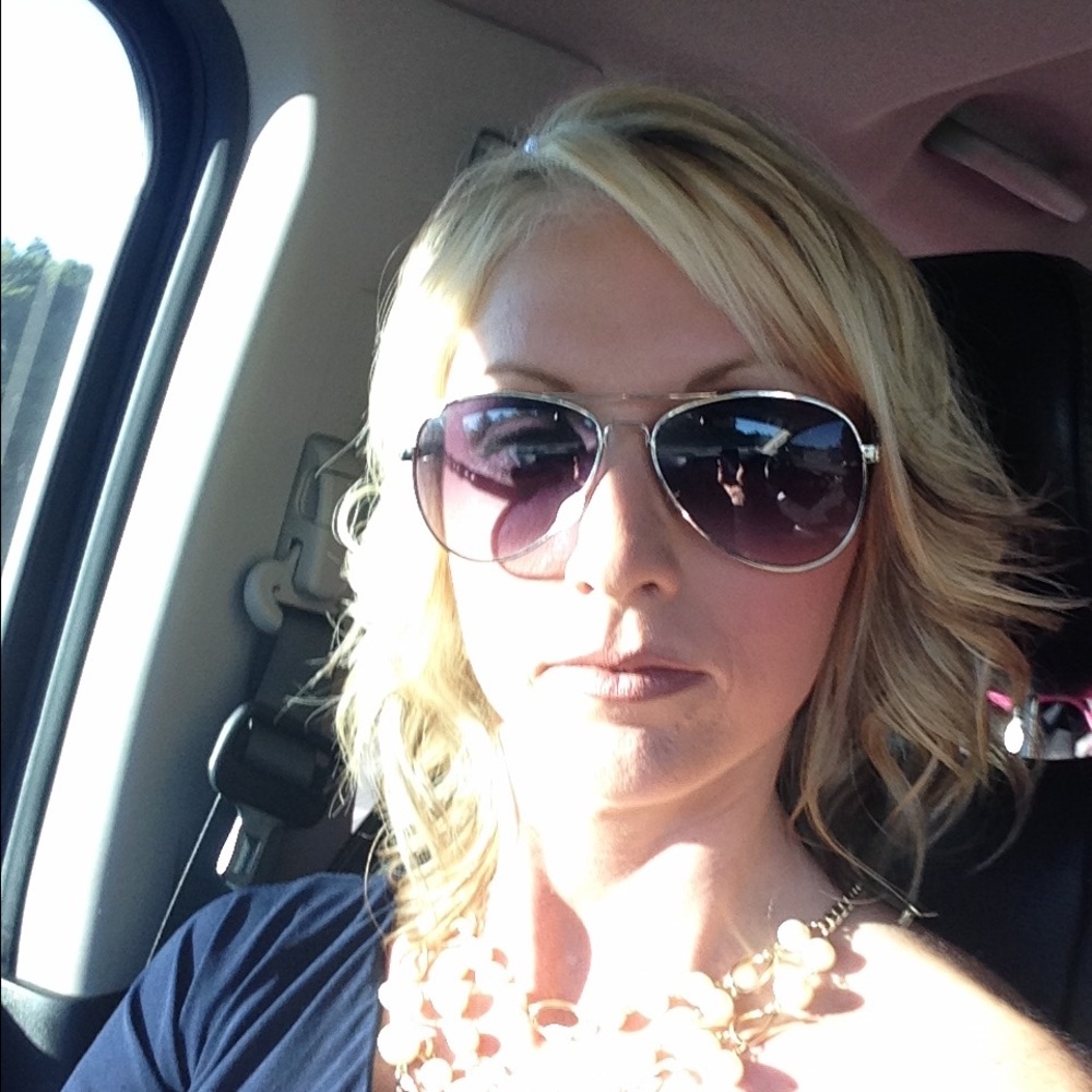 Meet your Posher, Stephanie
