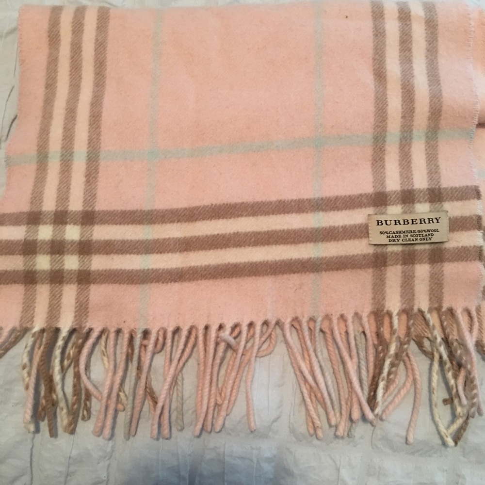 Soft pink and blue Burberry scarf !