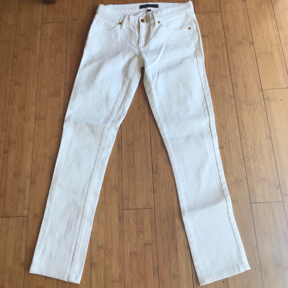🎉$10 Sale🎉Juicy Couture white denim jeans