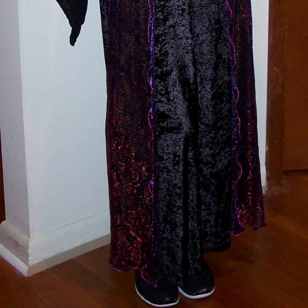 Gothic Vamptessa Halloween Costume, M/L #0210 - Picture 9 of 10