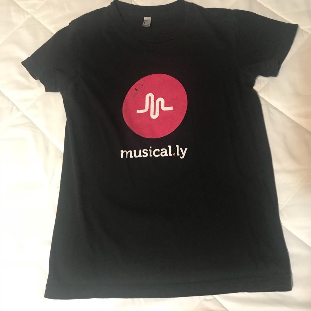 Music ly logo t